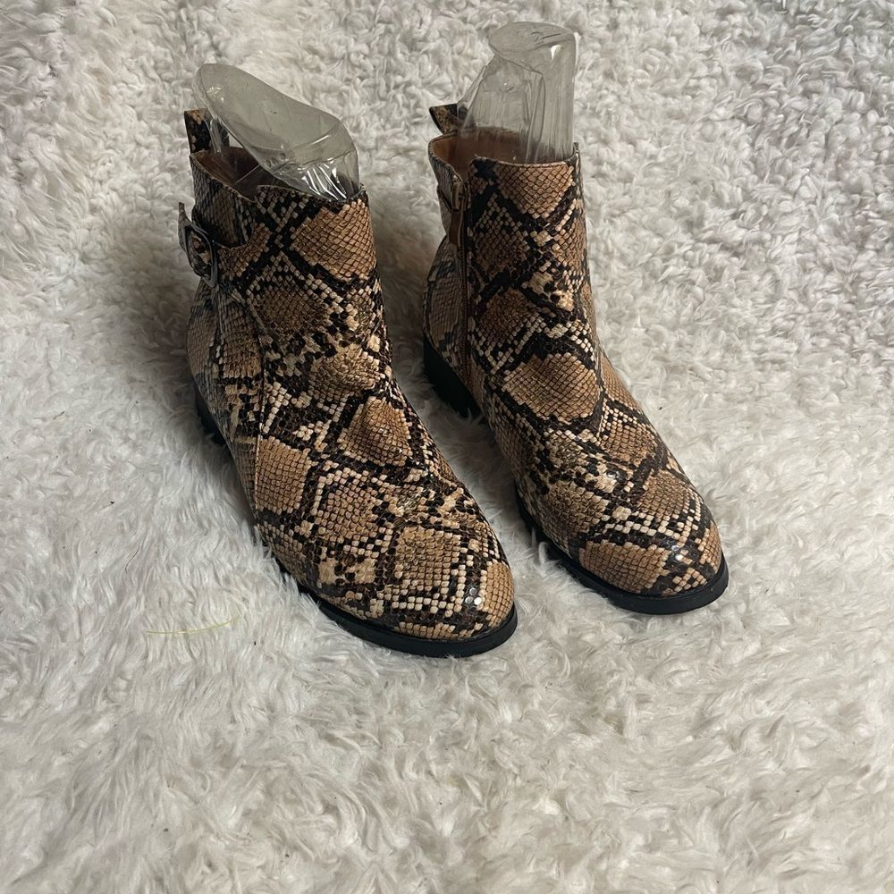 Masseys synthetic snake skin print ankle boots side zipper &buckle accent SZ9.5